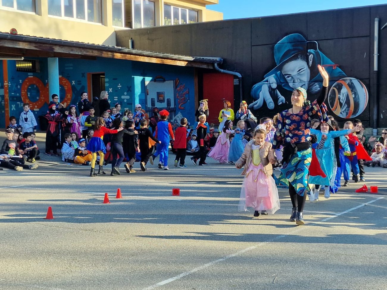 Carnaval à l’école Saint Jean XXIII : Une fête colorée sous le soleil